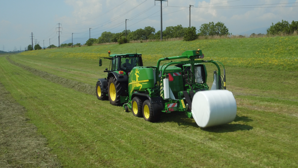 Traktor John Deere 6140M mit C441R