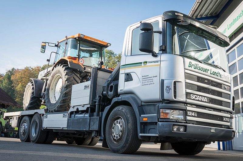 Traktor auf LKW